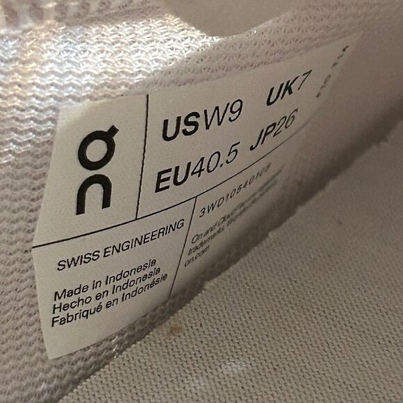 ON CLOUD COAST white running athletic training shoes sneakers women’s 9 new - Picture 2 of 6